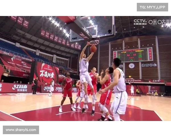 CBA补扣成为焦点篮球赛场新亮点球员表现引发热议 CBA补扣成为焦点篮球赛场新亮点球员表现引发热议